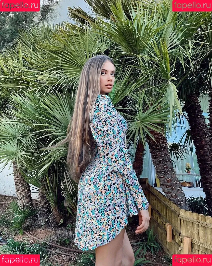 Xenia Tchoumitcheva Onlyfans Photo Gallery 