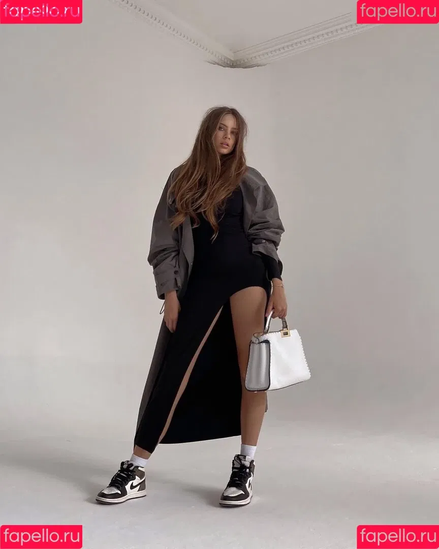 Xenia Tchoumitcheva Onlyfans Photo Gallery 