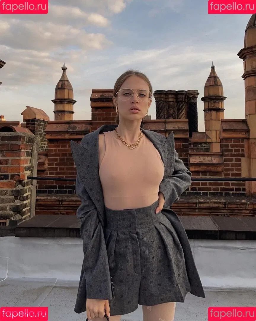 Xenia Tchoumitcheva Onlyfans Photo Gallery 