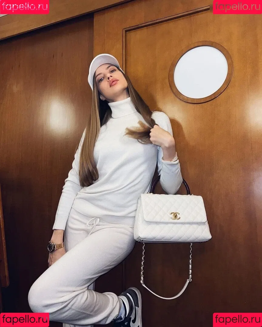 Xenia Tchoumitcheva Onlyfans Photo Gallery 
