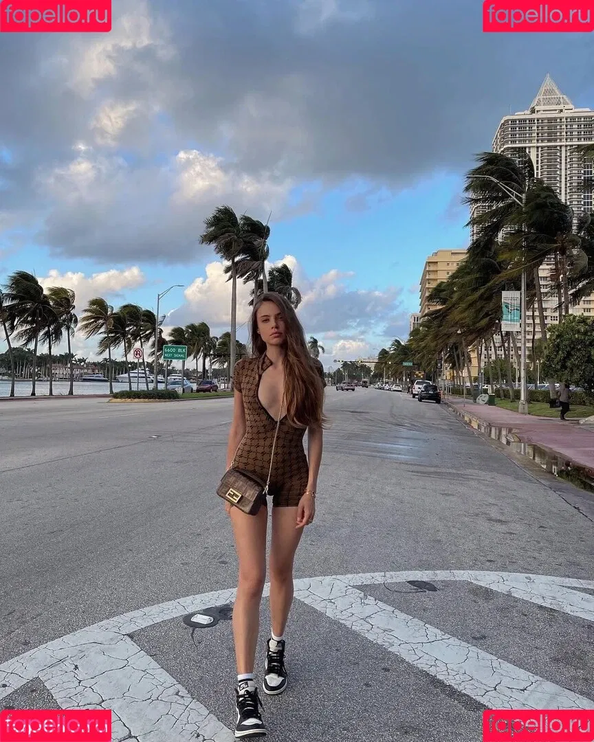 Xenia Tchoumitcheva Onlyfans Photo Gallery 