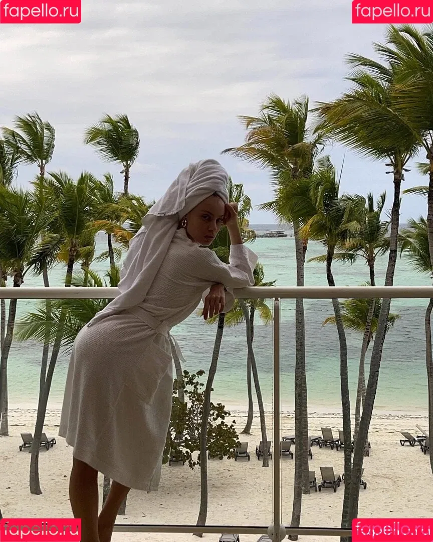 Xenia Tchoumitcheva Onlyfans Photo Gallery 