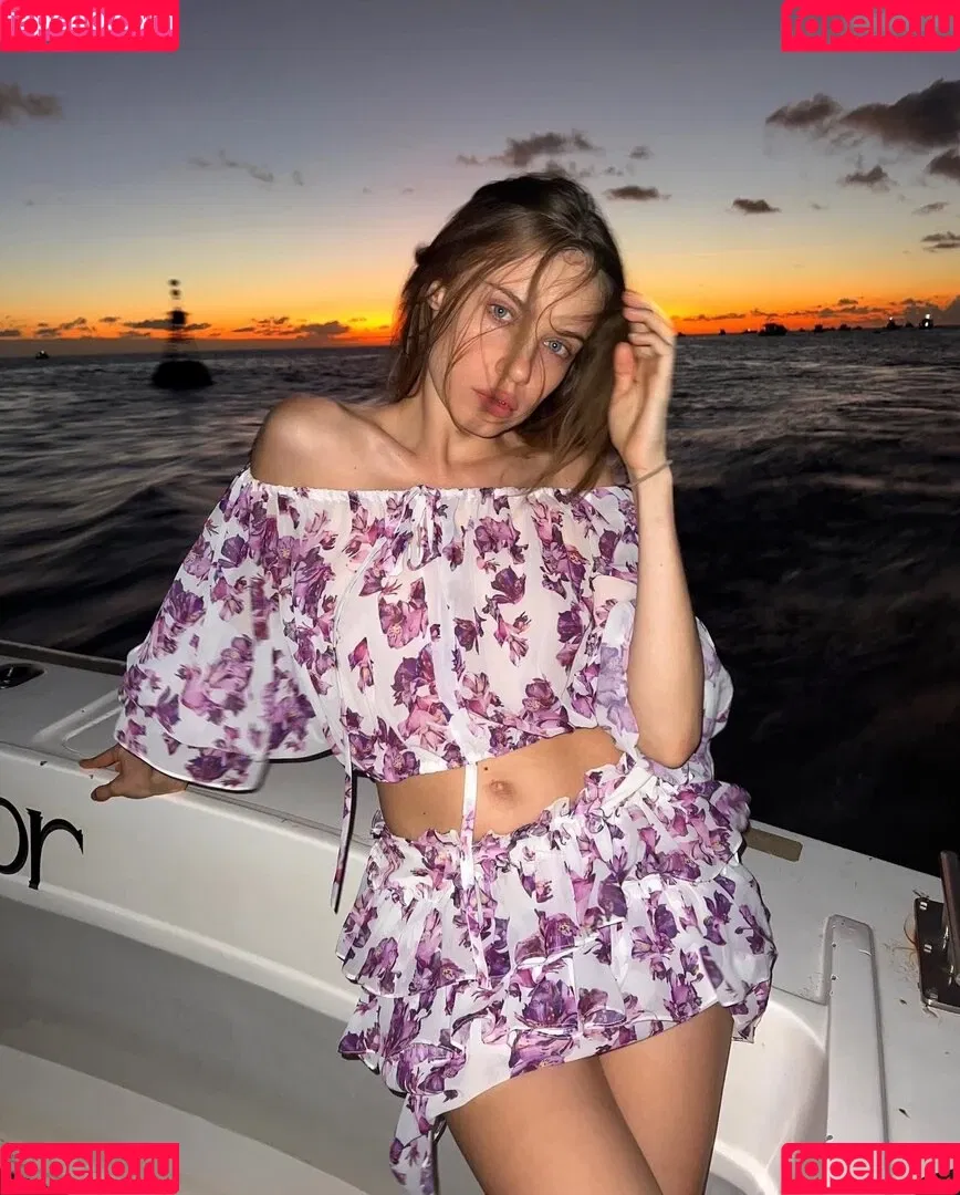 Xenia Tchoumitcheva Onlyfans Photo Gallery 