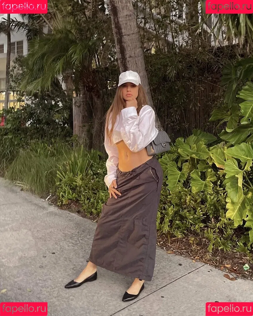 Xenia Tchoumitcheva Onlyfans Photo Gallery 