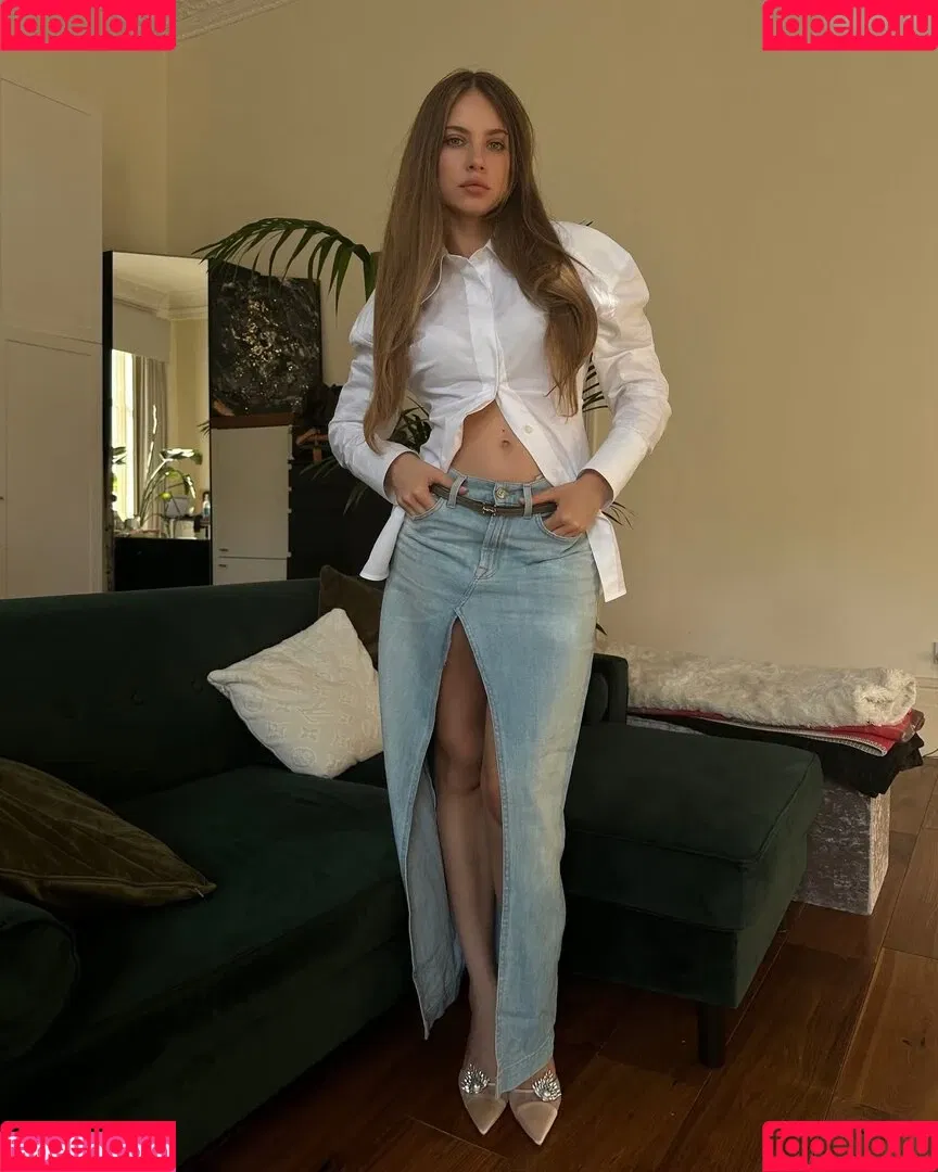 Xenia Tchoumitcheva Onlyfans Photo Gallery 