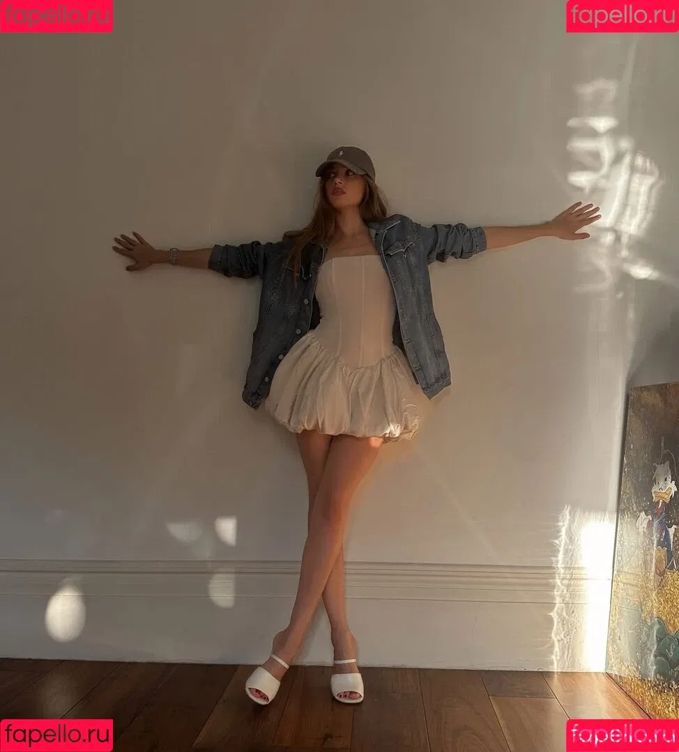 Xenia Tchoumitcheva Onlyfans Photo Gallery 