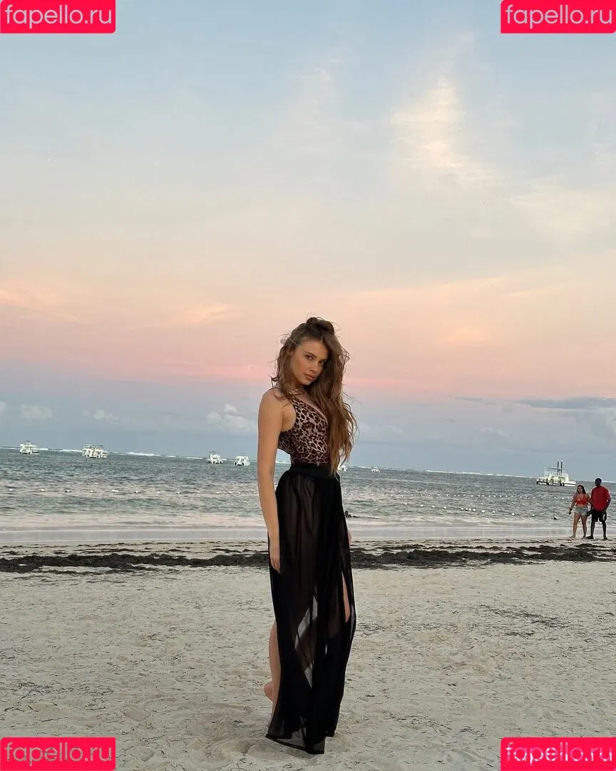 Xenia Tchoumitcheva Onlyfans Photo Gallery 