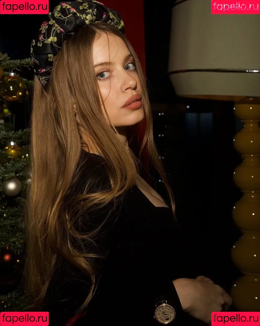 Xenia Tchoumitcheva Onlyfans Photo Gallery 