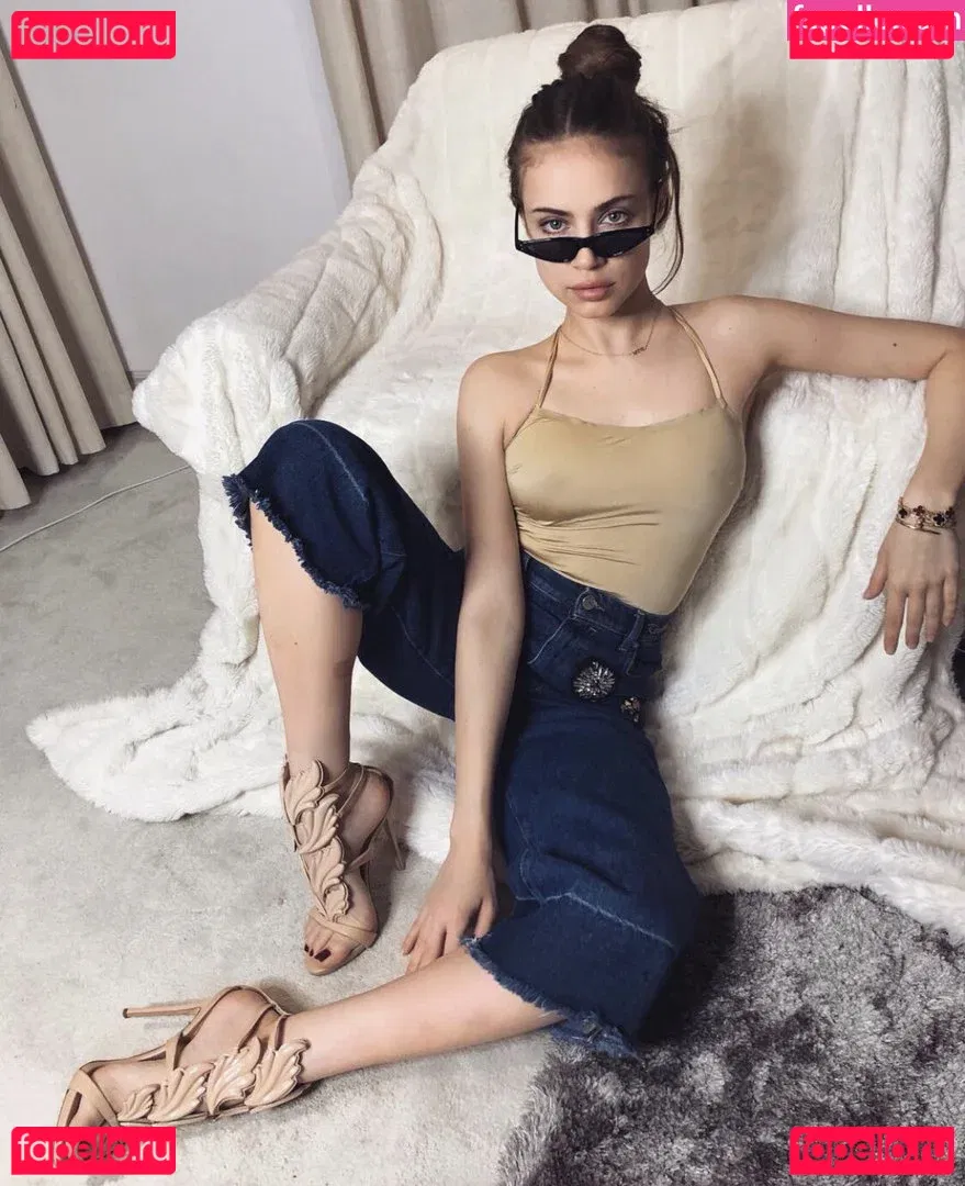 Xenia Tchoumitcheva Onlyfans Photo Gallery 