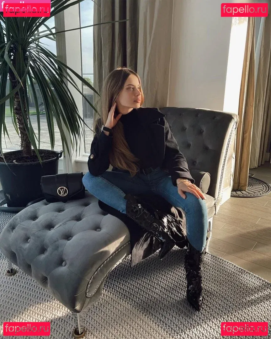 Xenia Tchoumitcheva Onlyfans Photo Gallery 