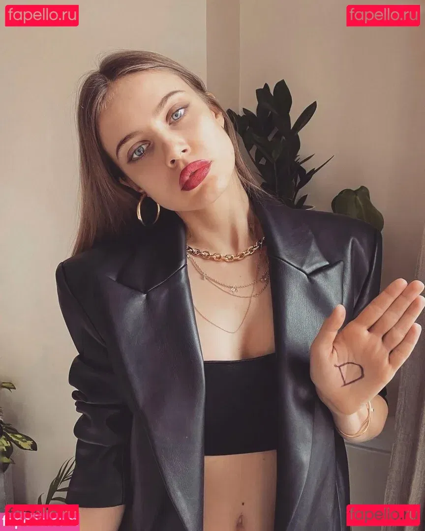 Xenia Tchoumitcheva Onlyfans Photo Gallery 