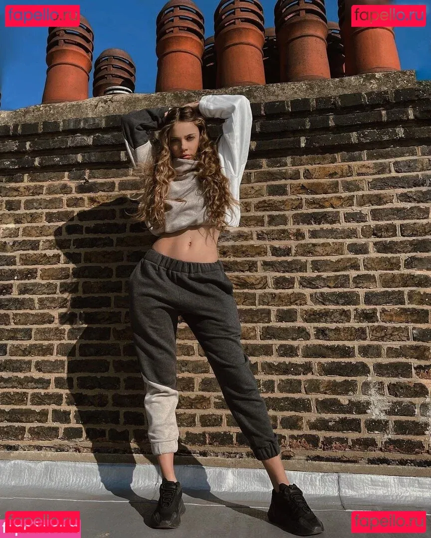 Xenia Tchoumitcheva Onlyfans Photo Gallery 