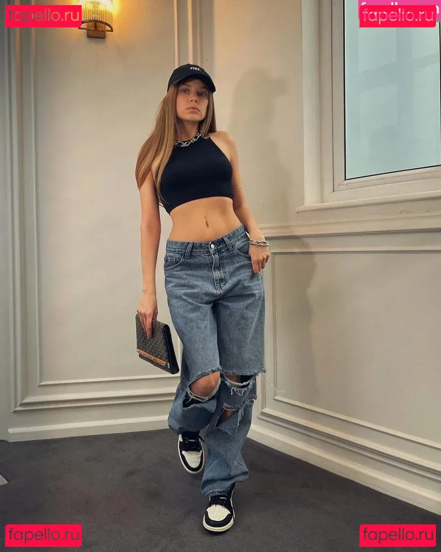 Xenia Tchoumitcheva Onlyfans Photo Gallery 