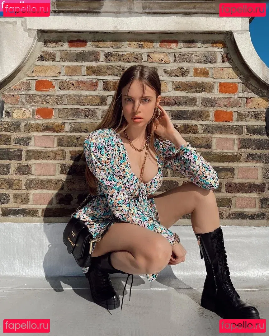 Xenia Tchoumitcheva Onlyfans Photo Gallery 