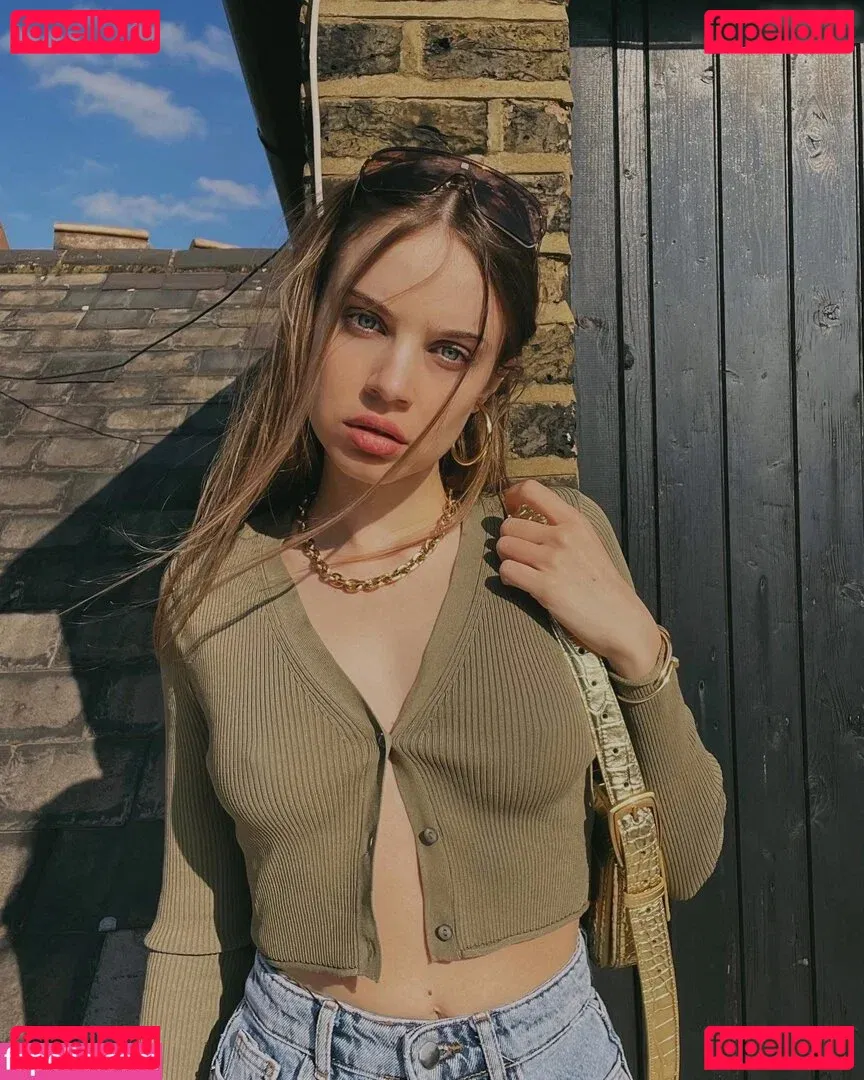 Xenia Tchoumitcheva Onlyfans Photo Gallery 