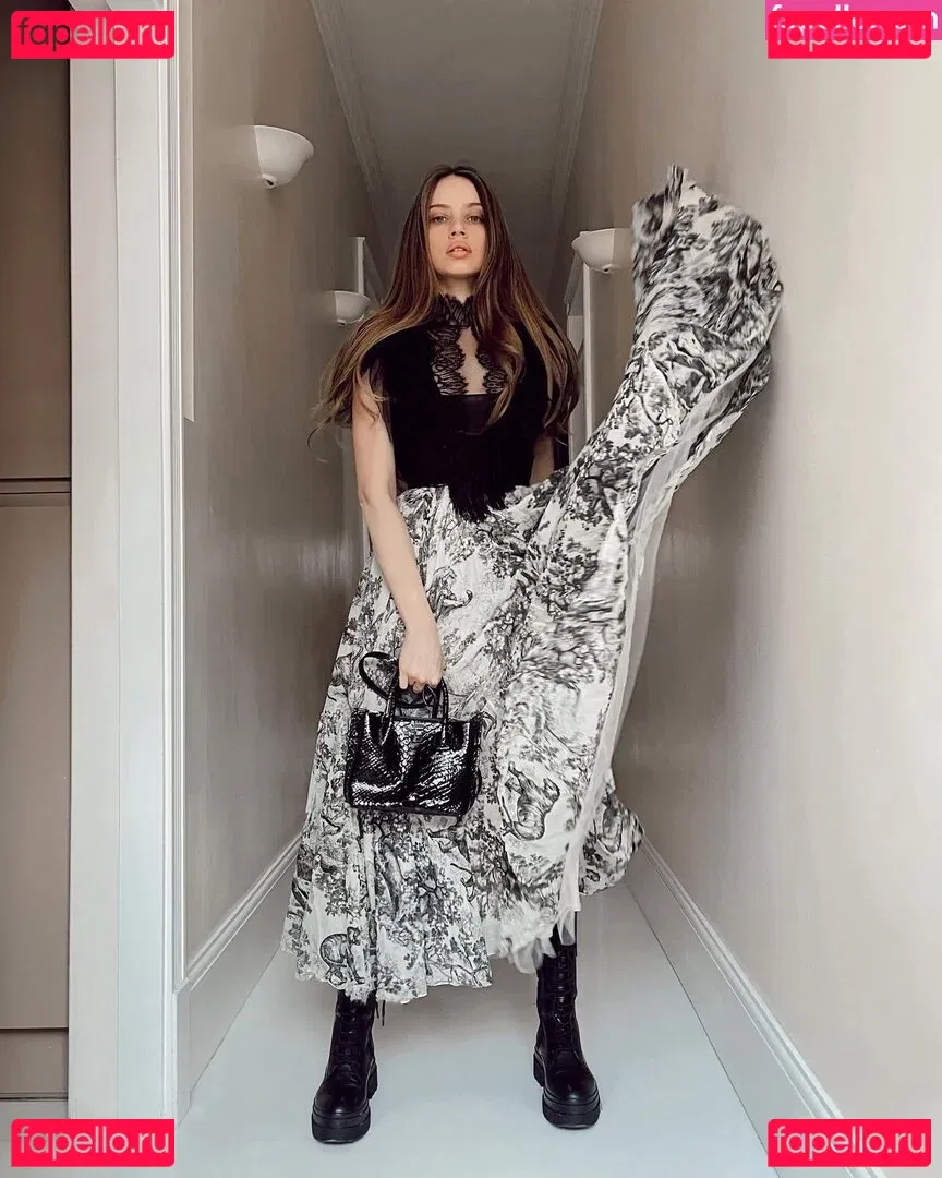 Xenia Tchoumitcheva Onlyfans Photo Gallery 