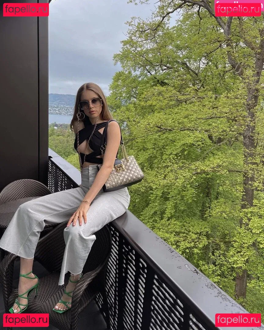 Xenia Tchoumitcheva Onlyfans Photo Gallery 