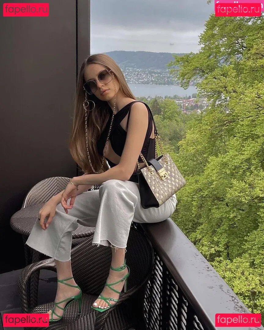 Xenia Tchoumitcheva Onlyfans Photo Gallery 