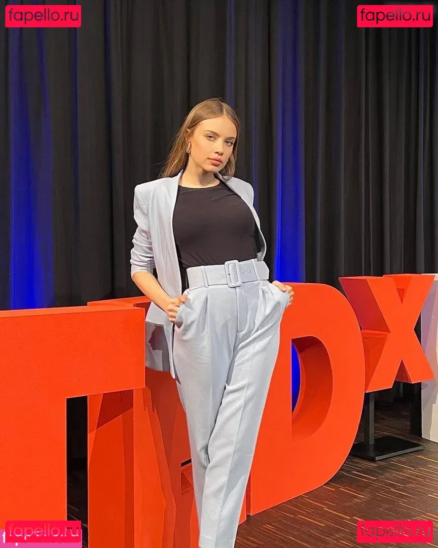 Xenia Tchoumitcheva Onlyfans Photo Gallery 