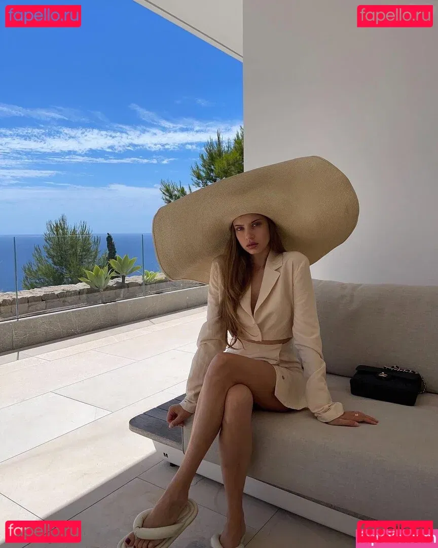 Xenia Tchoumitcheva Onlyfans Photo Gallery 