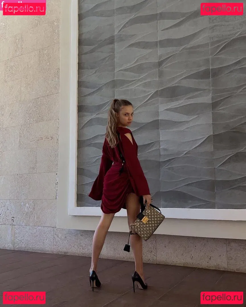 Xenia Tchoumitcheva Onlyfans Photo Gallery 