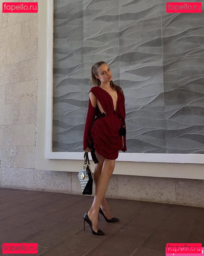 Xenia Tchoumitcheva Onlyfans Photo Gallery 