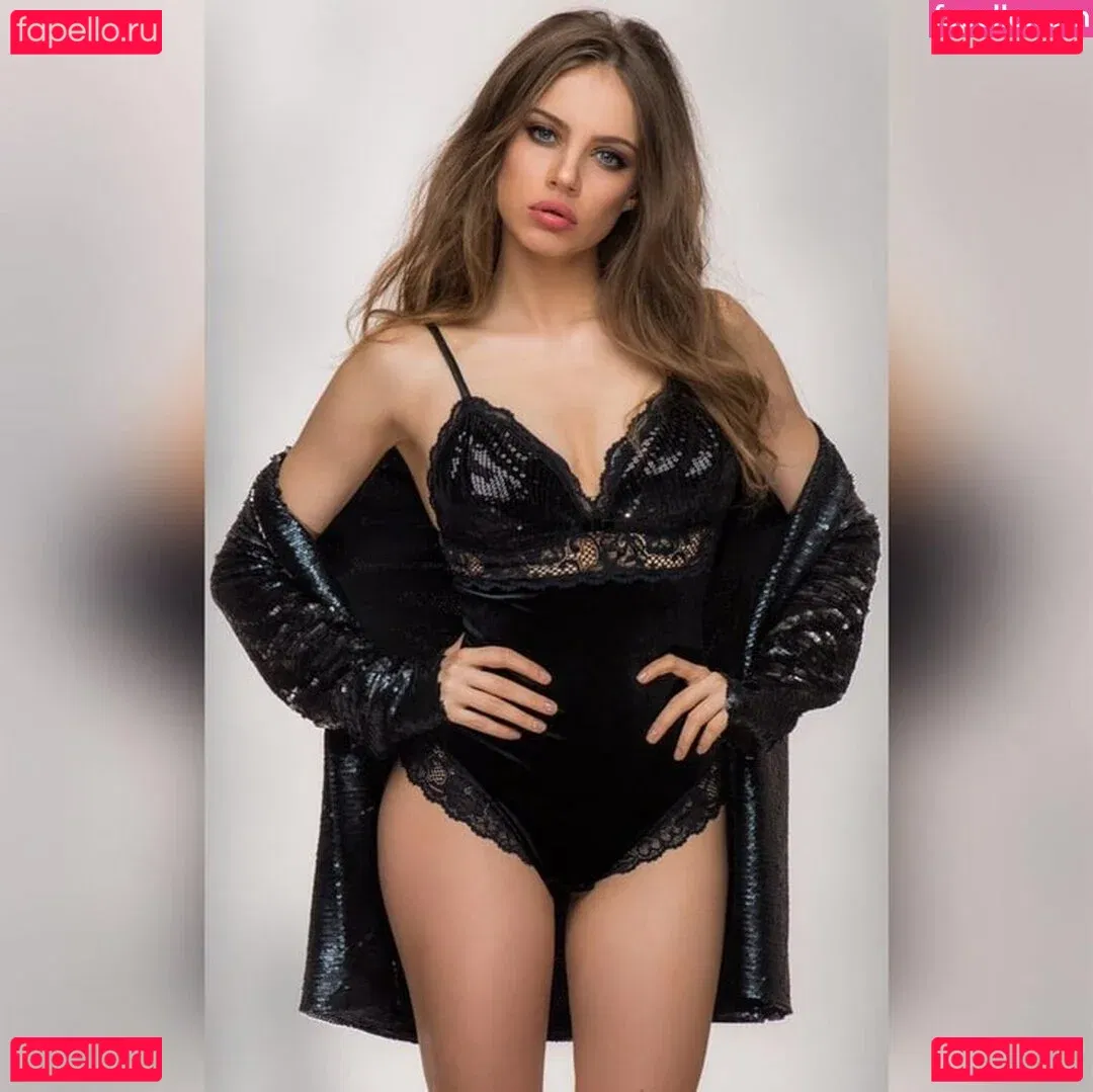Xenia Tchoumitcheva Onlyfans Photo Gallery 