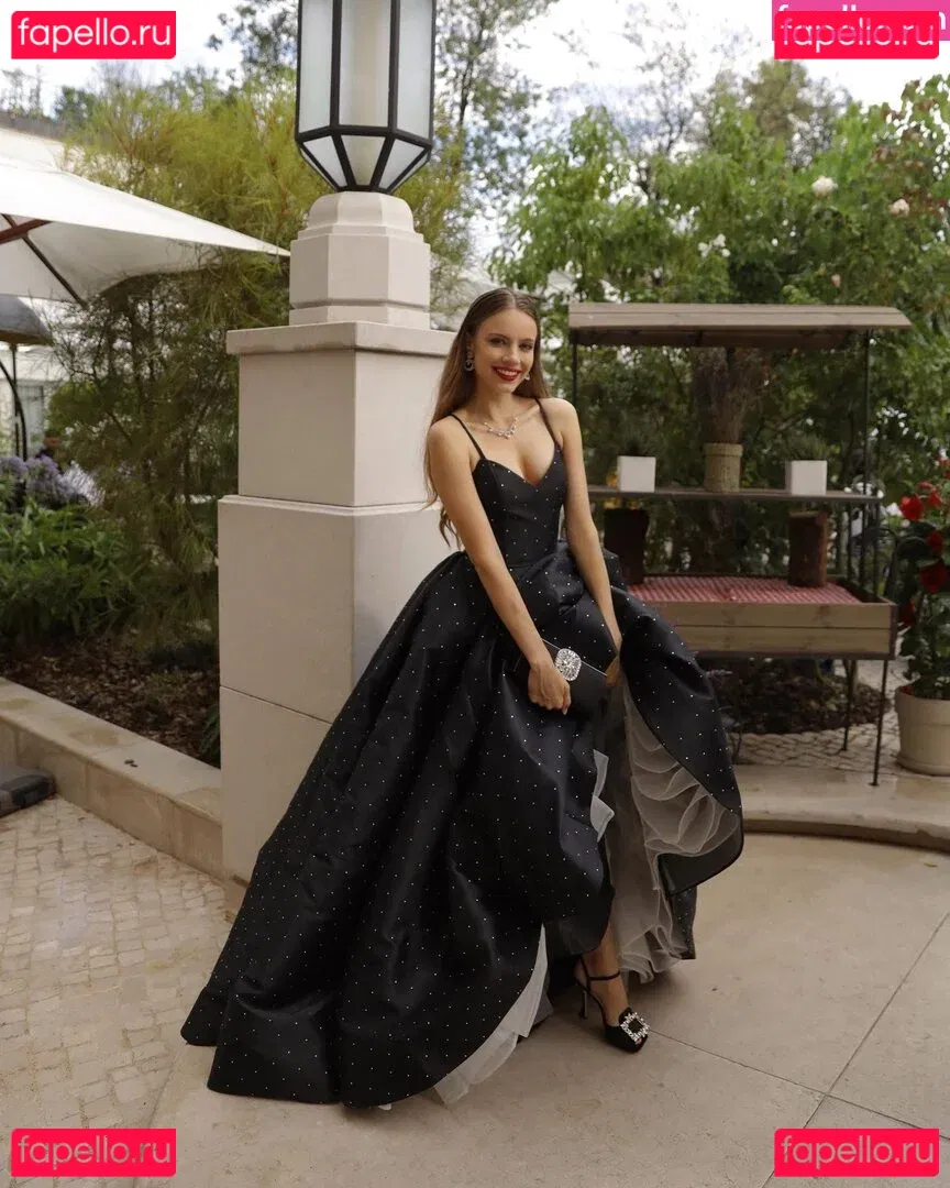 Xenia Tchoumitcheva Onlyfans Photo Gallery 