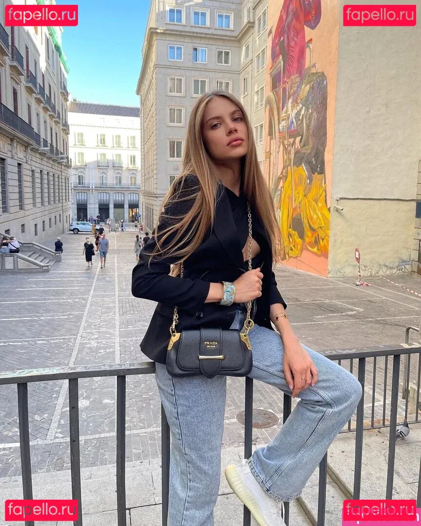 Xenia Tchoumitcheva Onlyfans Photo Gallery 