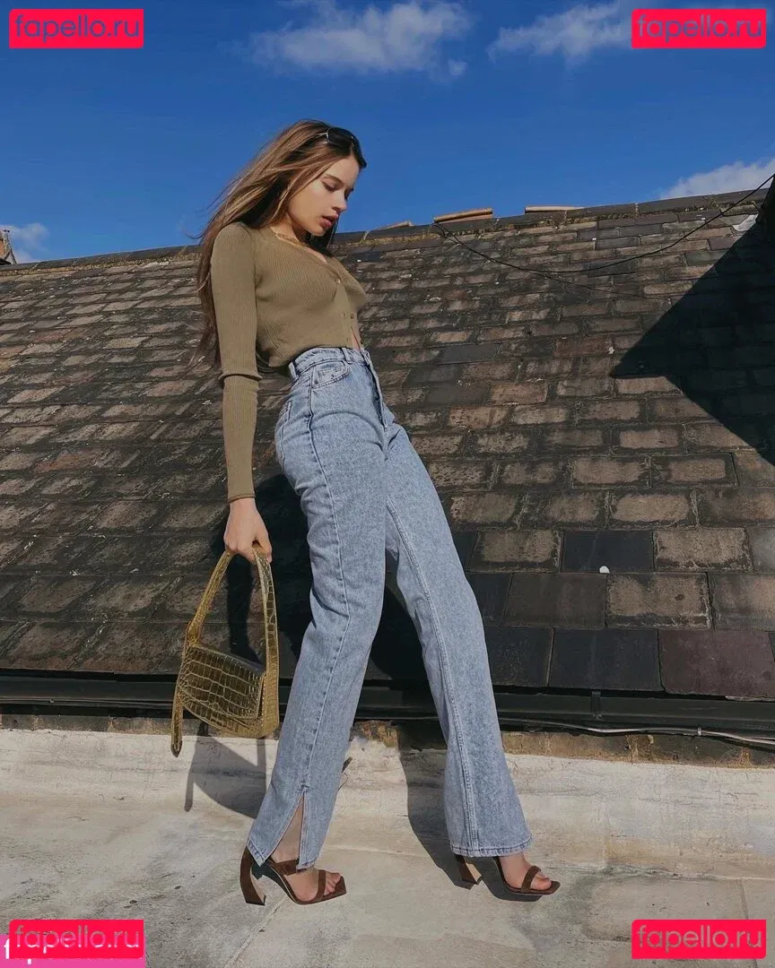 Xenia Tchoumitcheva Onlyfans Photo Gallery 