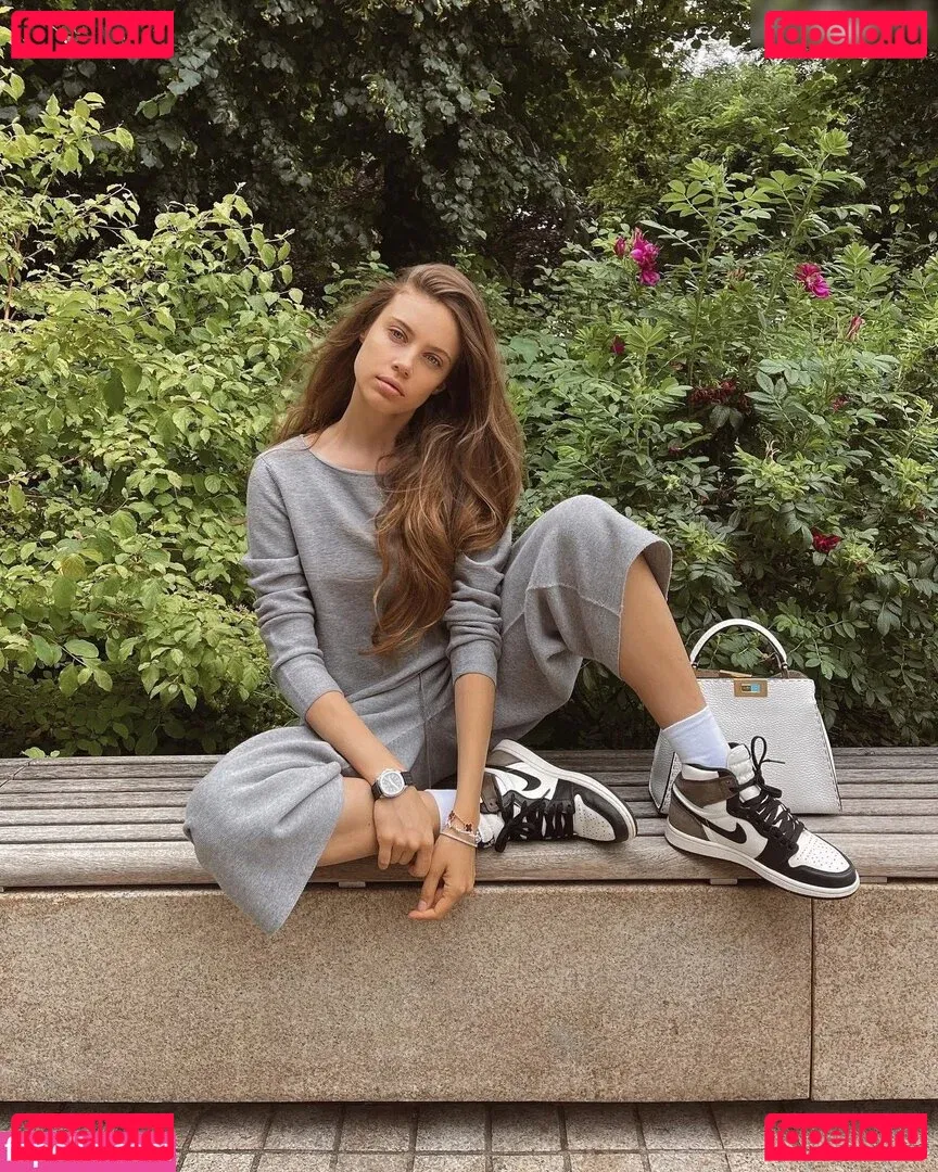 Xenia Tchoumitcheva Onlyfans Photo Gallery 