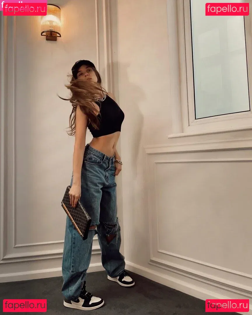 Xenia Tchoumitcheva Onlyfans Photo Gallery 