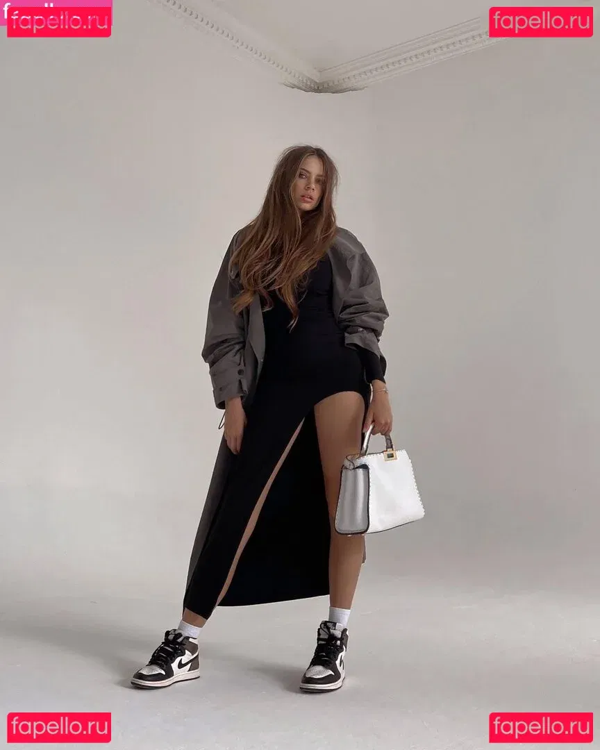 Xenia Tchoumitcheva Onlyfans Photo Gallery 