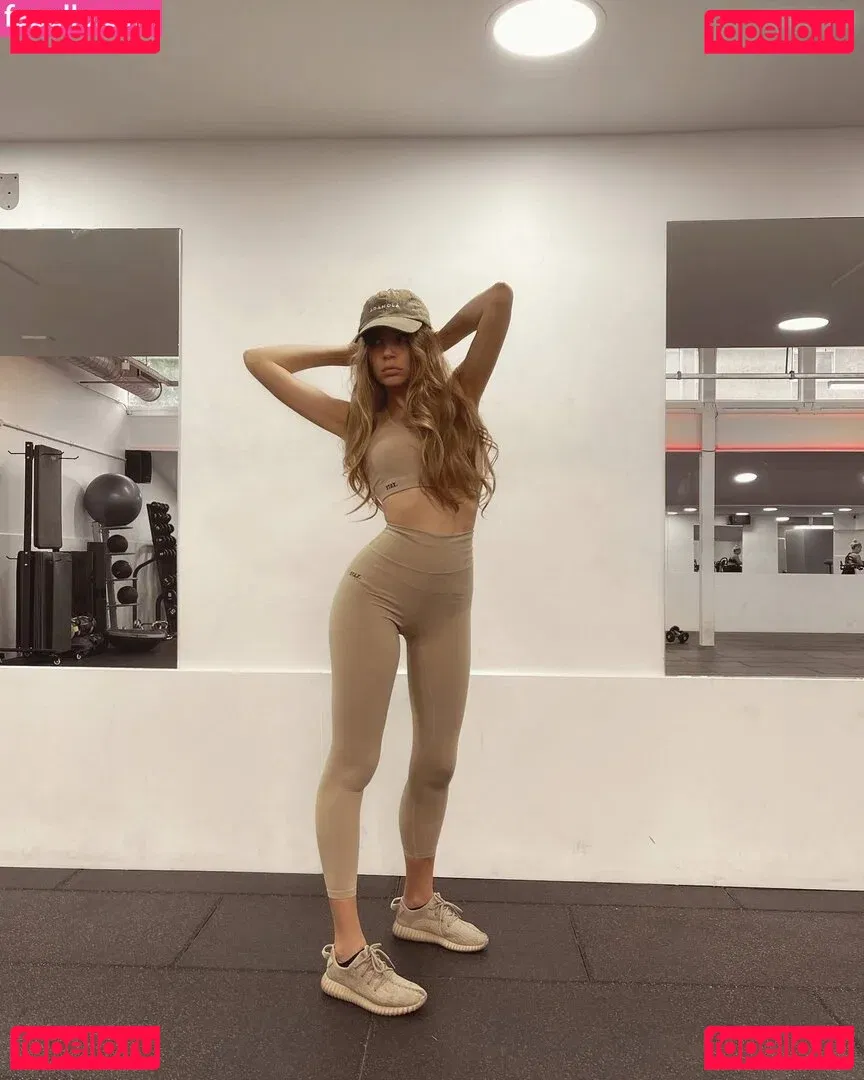 Xenia Tchoumitcheva Onlyfans Photo Gallery 