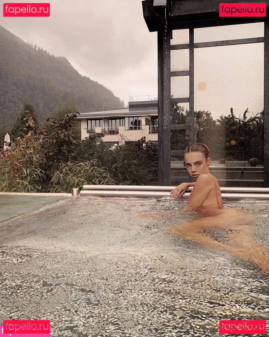 Xenia Tchoumitcheva Onlyfans Photo Gallery 