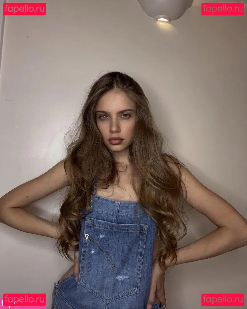 Xenia Tchoumitcheva Onlyfans Photo Gallery 