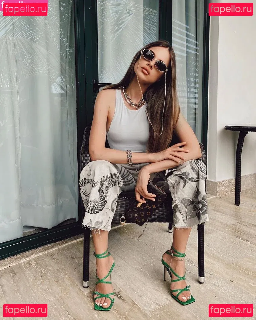 Xenia Tchoumitcheva Onlyfans Photo Gallery 