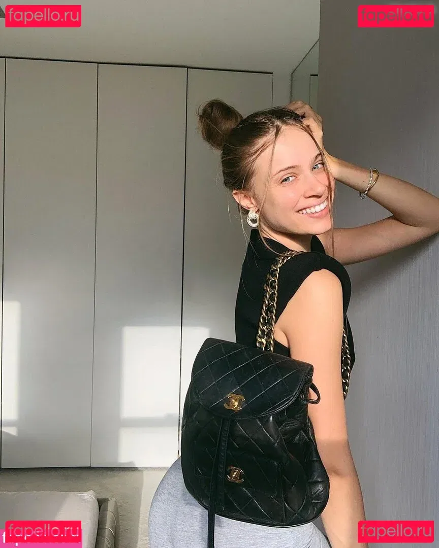 Xenia Tchoumitcheva Onlyfans Photo Gallery 