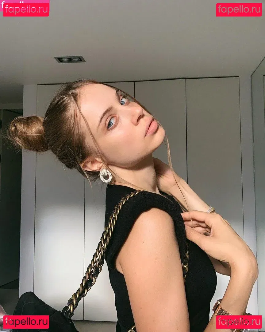 Xenia Tchoumitcheva Onlyfans Photo Gallery 