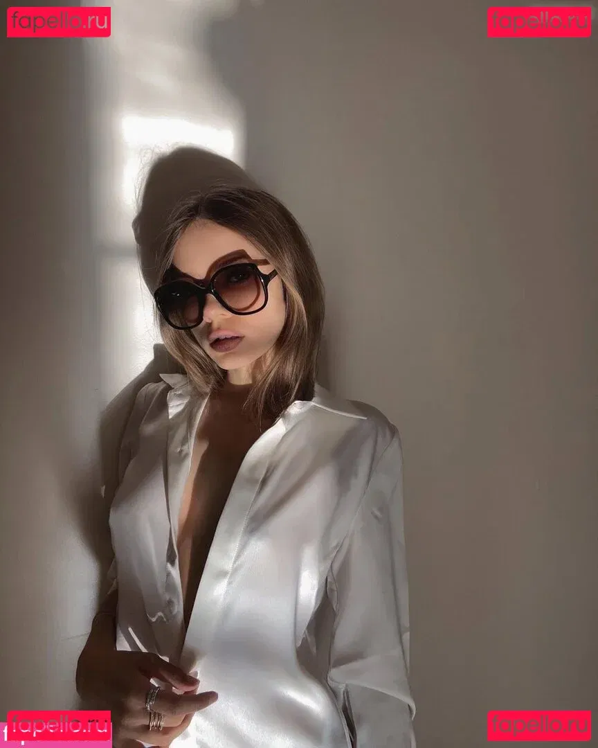 Xenia Tchoumitcheva Onlyfans Photo Gallery 