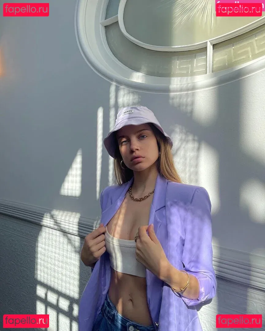 Xenia Tchoumitcheva Onlyfans Photo Gallery 