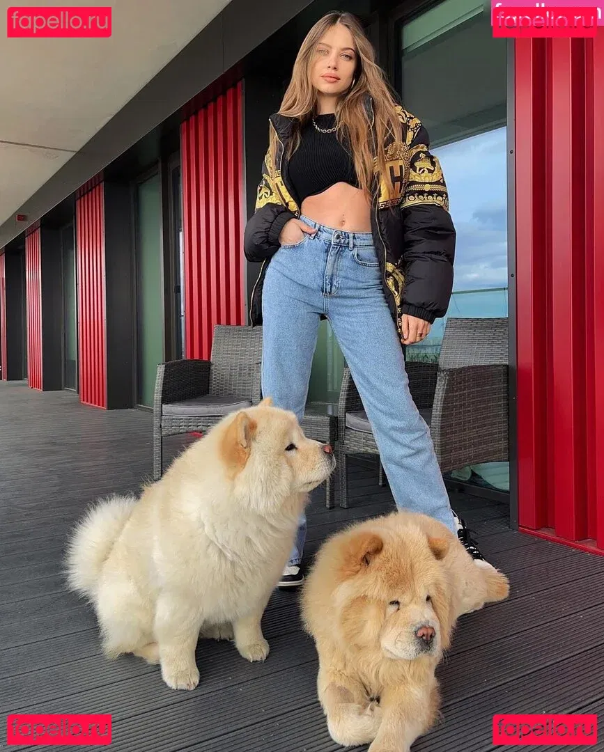 Xenia Tchoumitcheva Onlyfans Photo Gallery 