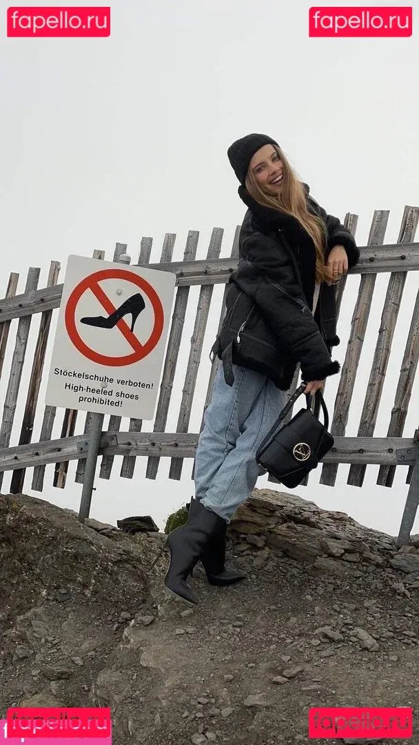 Xenia Tchoumitcheva Onlyfans Photo Gallery 