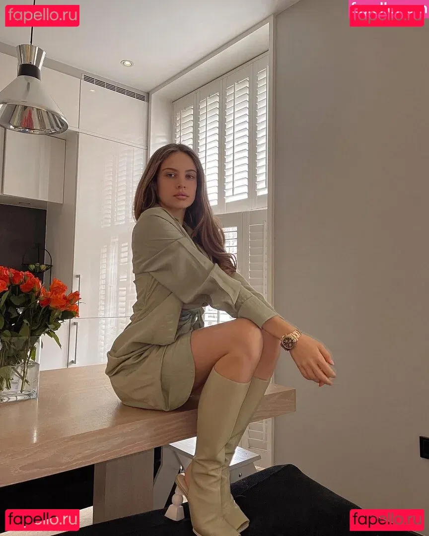 Xenia Tchoumitcheva Onlyfans Photo Gallery 