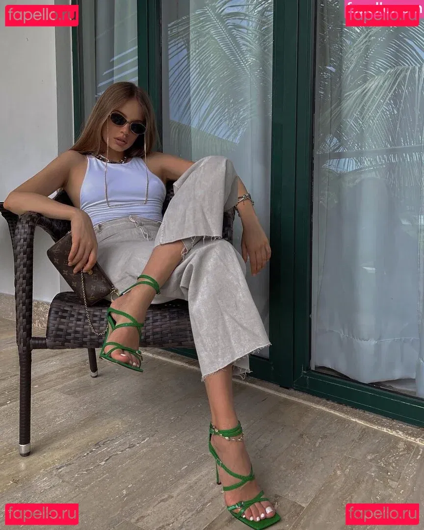 Xenia Tchoumitcheva Onlyfans Photo Gallery 