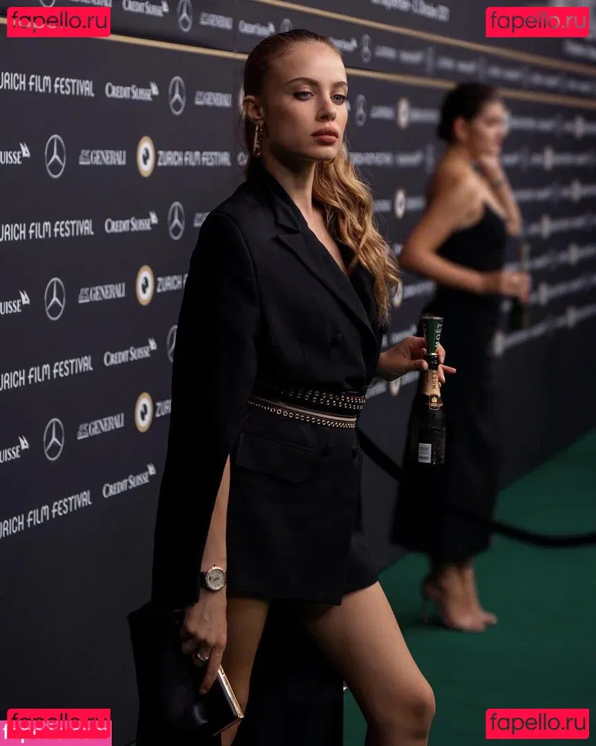 Xenia Tchoumitcheva Onlyfans Photo Gallery 