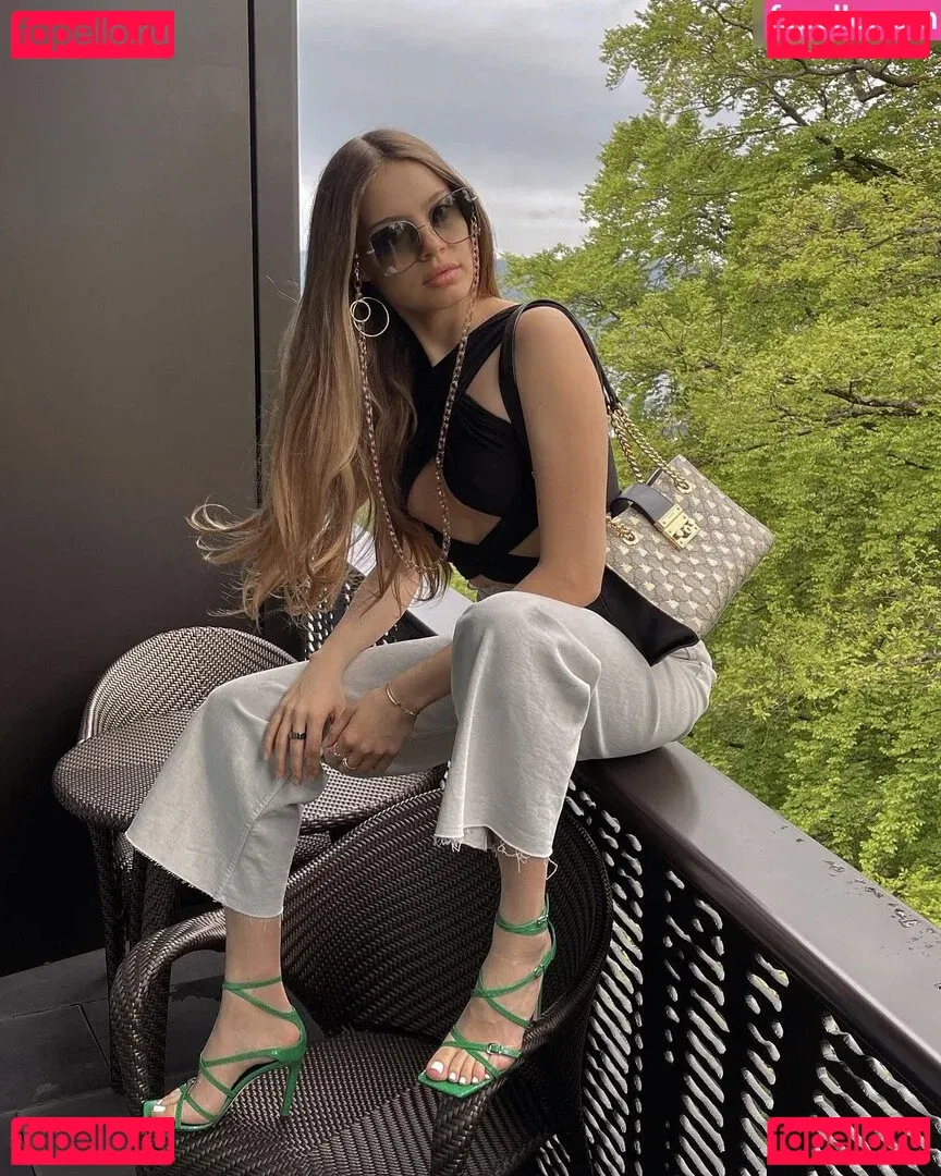 Xenia Tchoumitcheva Onlyfans Photo Gallery 