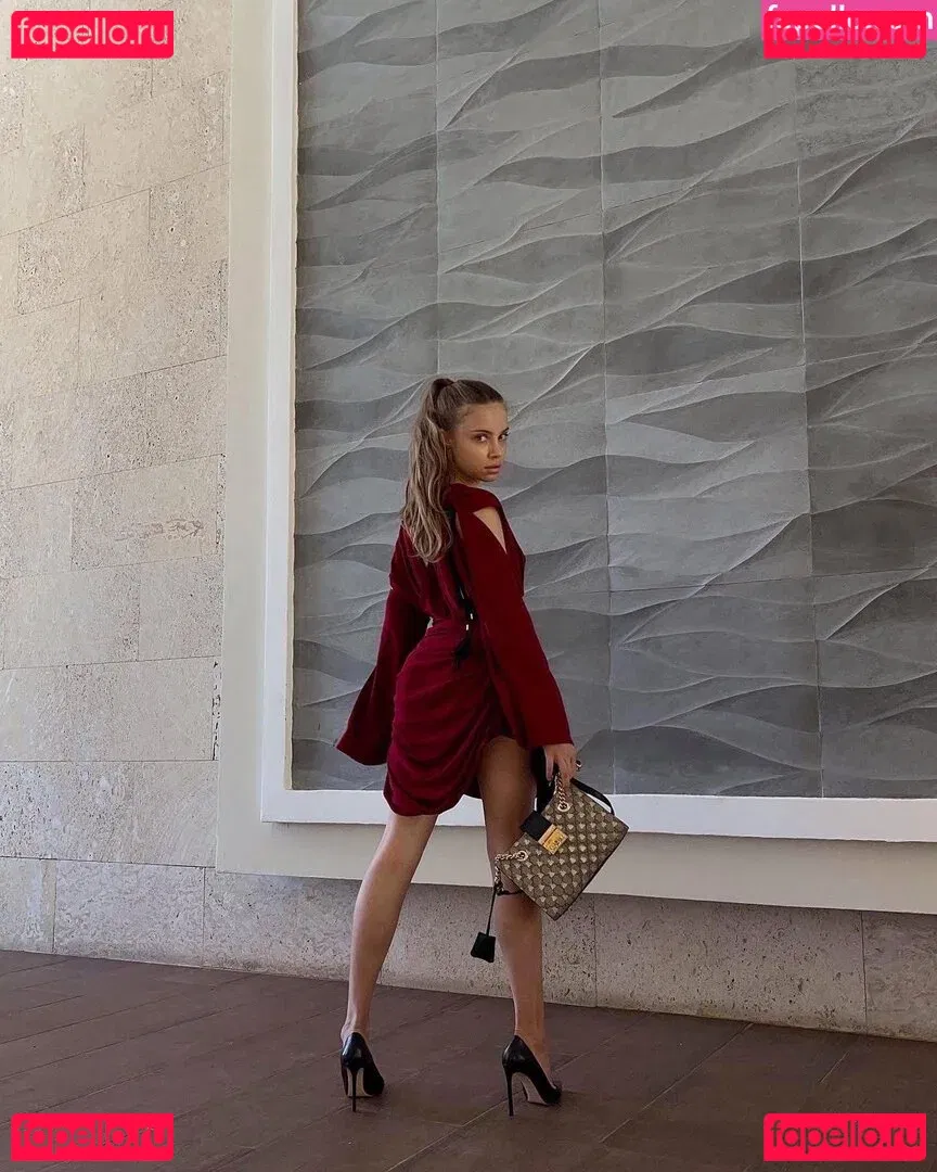 Xenia Tchoumitcheva Onlyfans Photo Gallery 