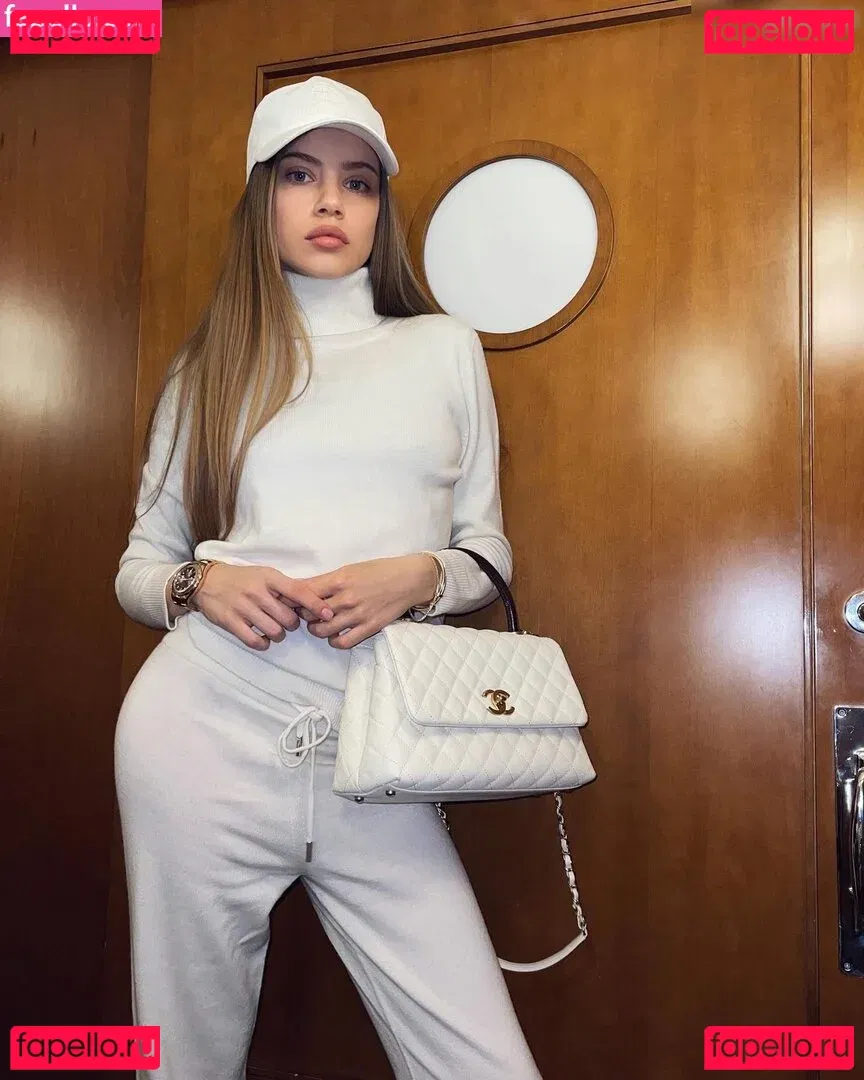 Xenia Tchoumitcheva Onlyfans Photo Gallery 