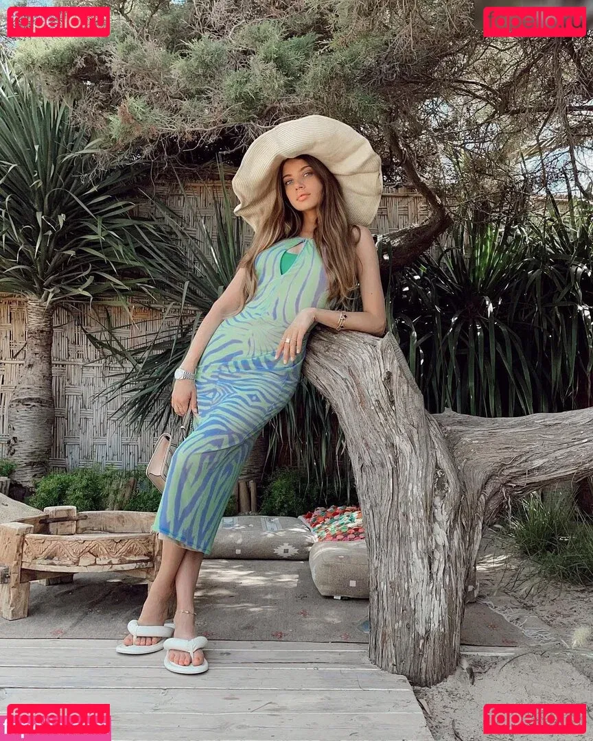 Xenia Tchoumitcheva Onlyfans Photo Gallery 